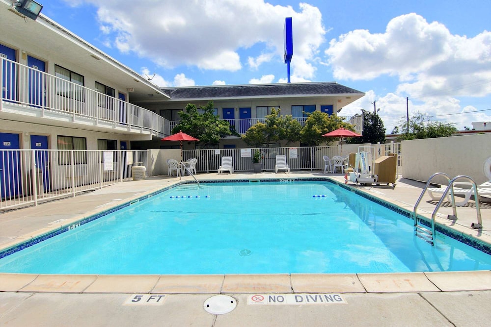Motel6 Kingsville, TX 7/39