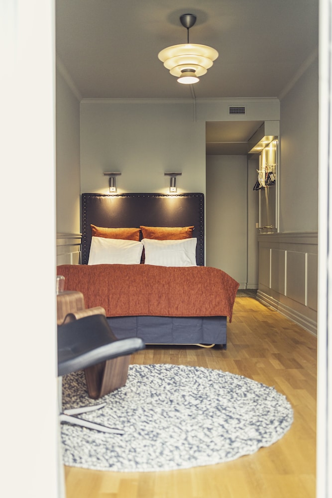 Hotel Poseidon 7/40