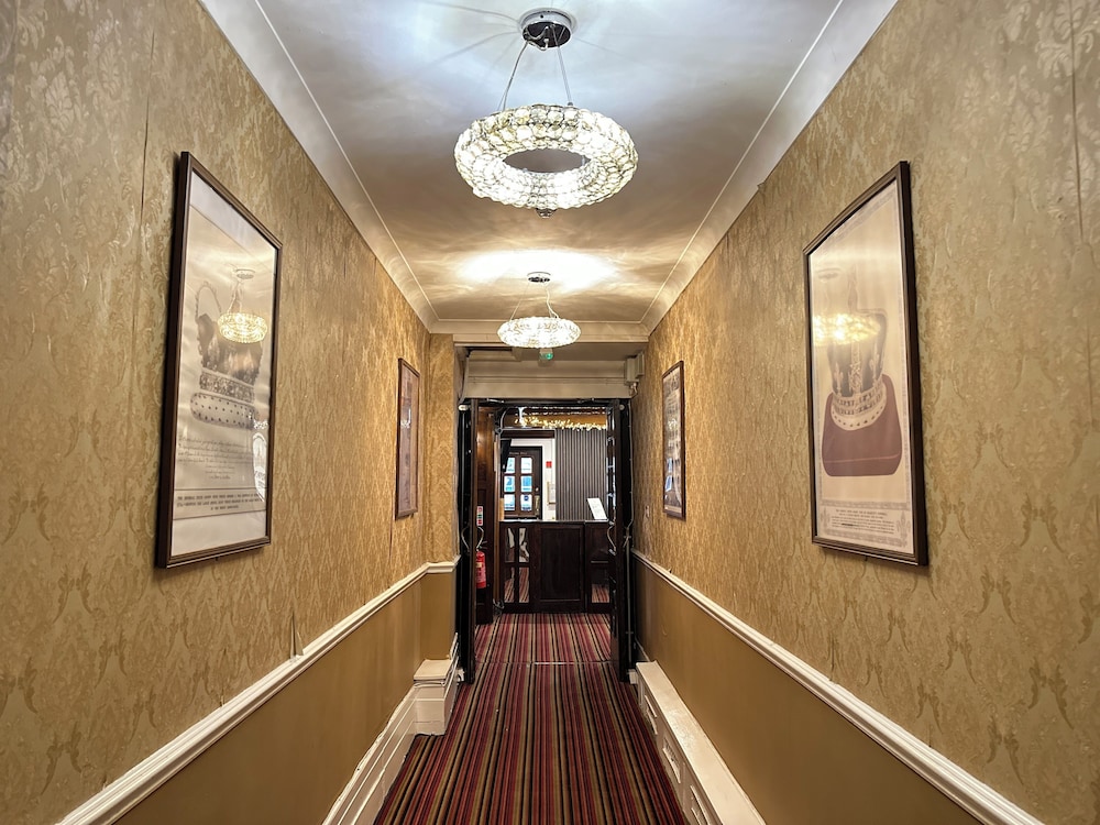 Lobby at OYO Crown Hotel Stone, STONE