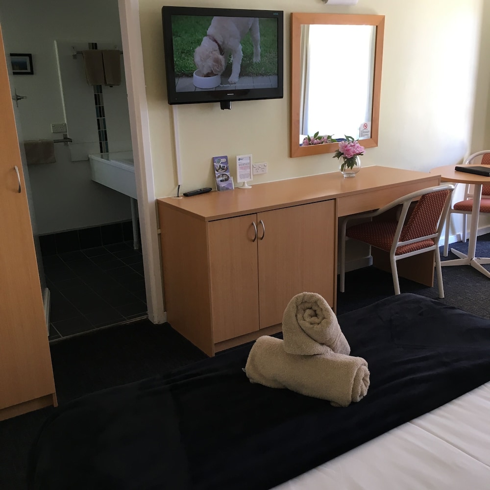 Sky Rider Motor Inn 48/69