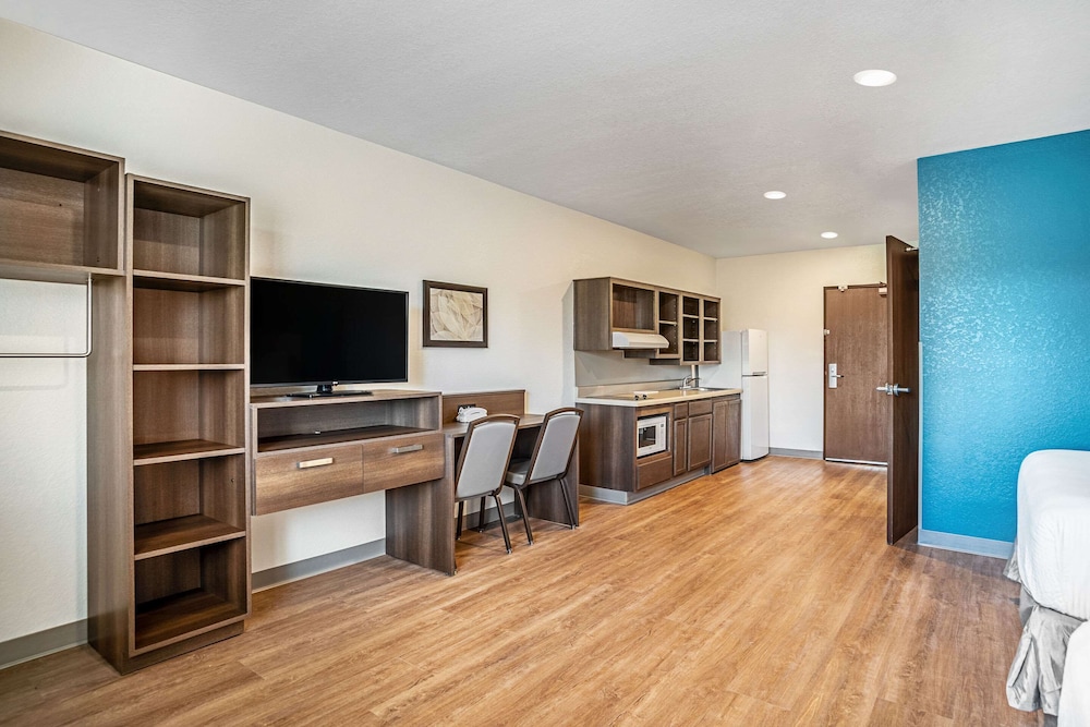 Woodspring Suites Naples 40/53