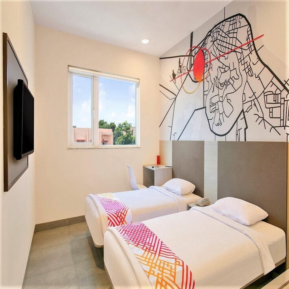 ROOM, TWIN BEDS