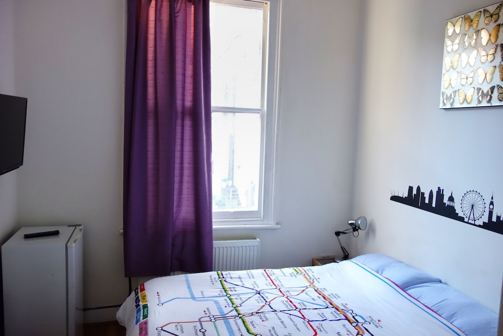 Saint James Backpackers 8/50