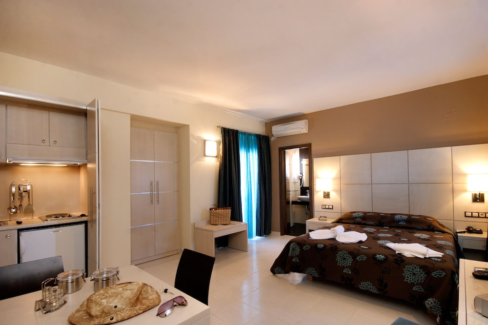 Theros Hotel 36/47