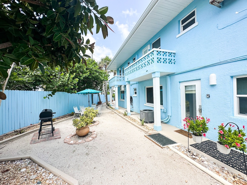 Pearl Beach Inn 46/54