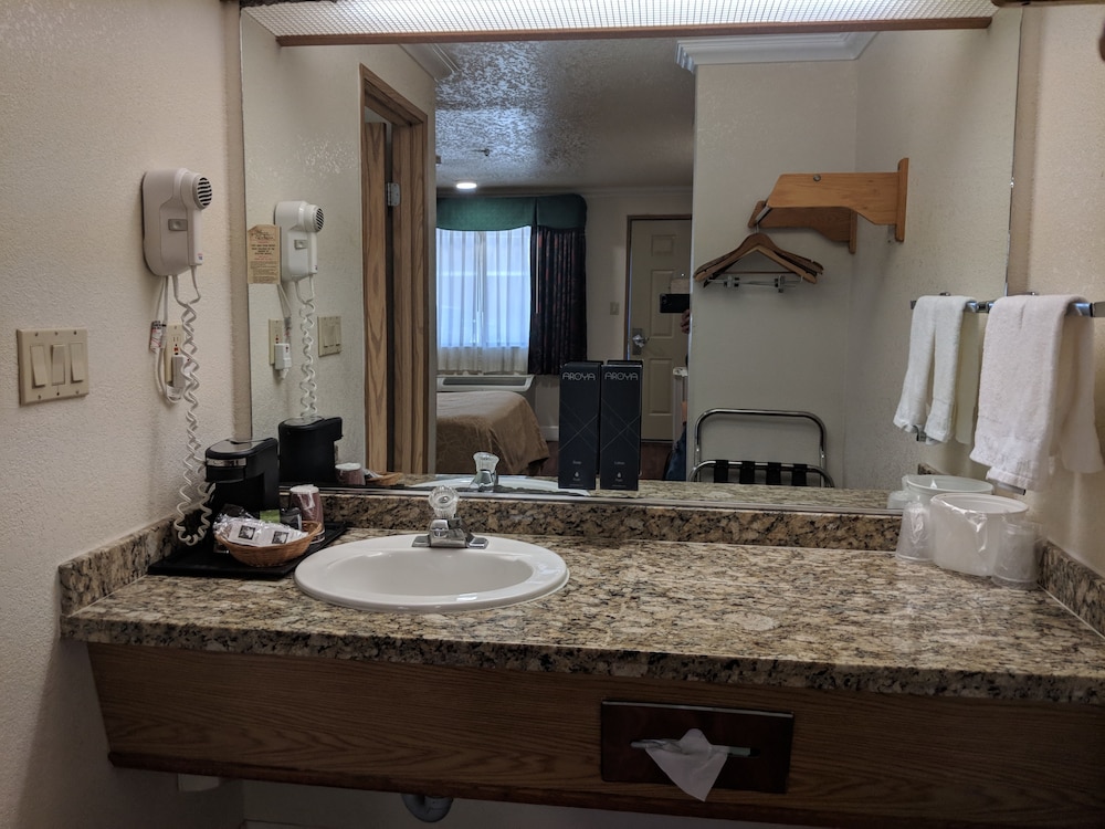 Budget Inn Corcoran Near Tulare CA 43 34/50