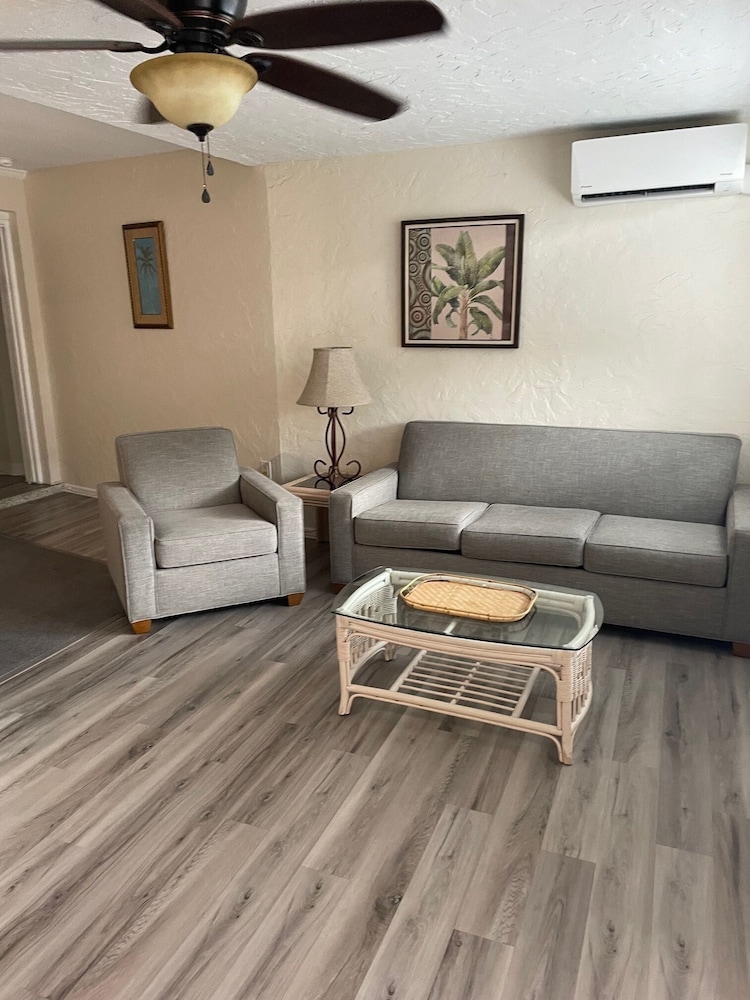 Venice Beach Villas 40/61