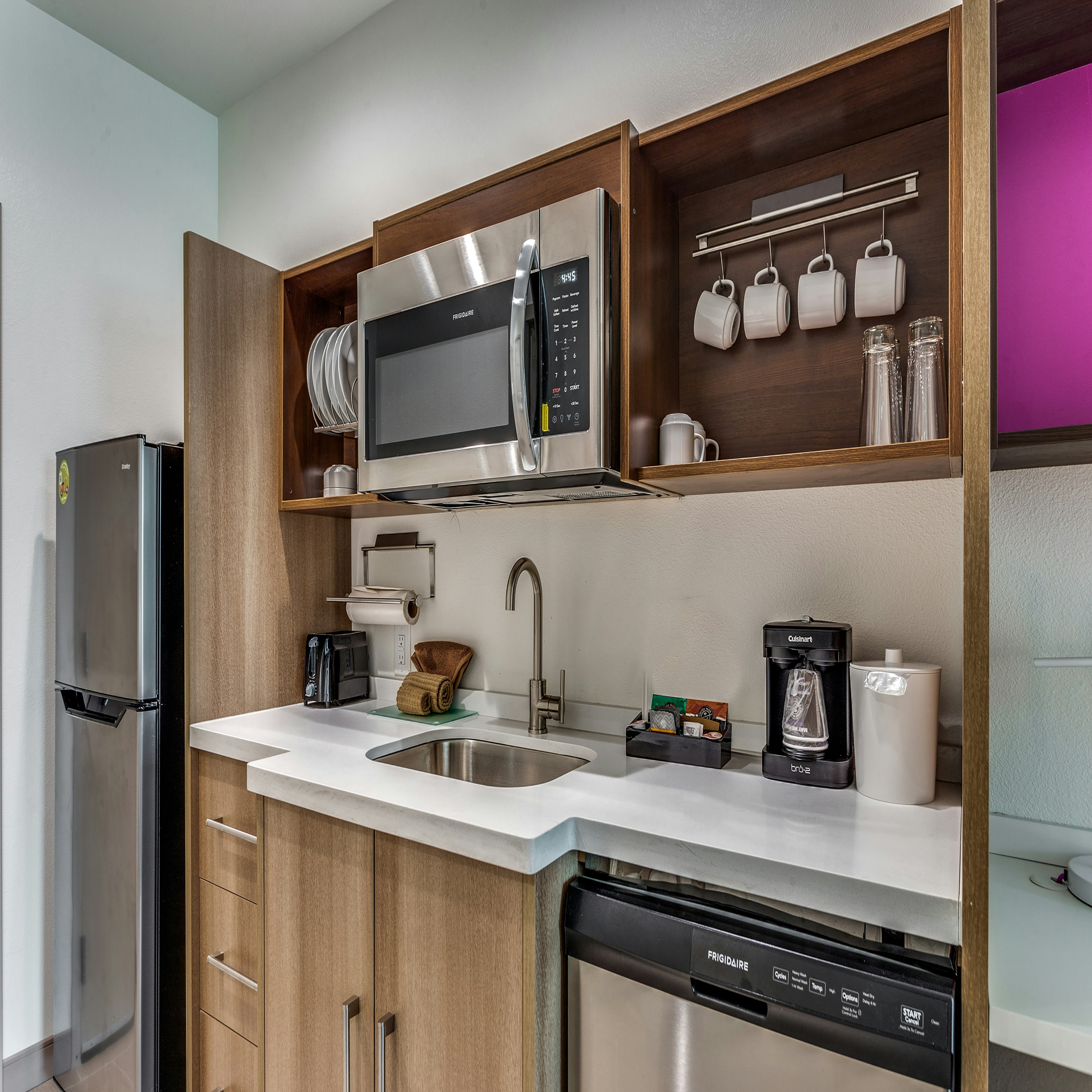 SUITE, KING BED, ACCESSIBLE