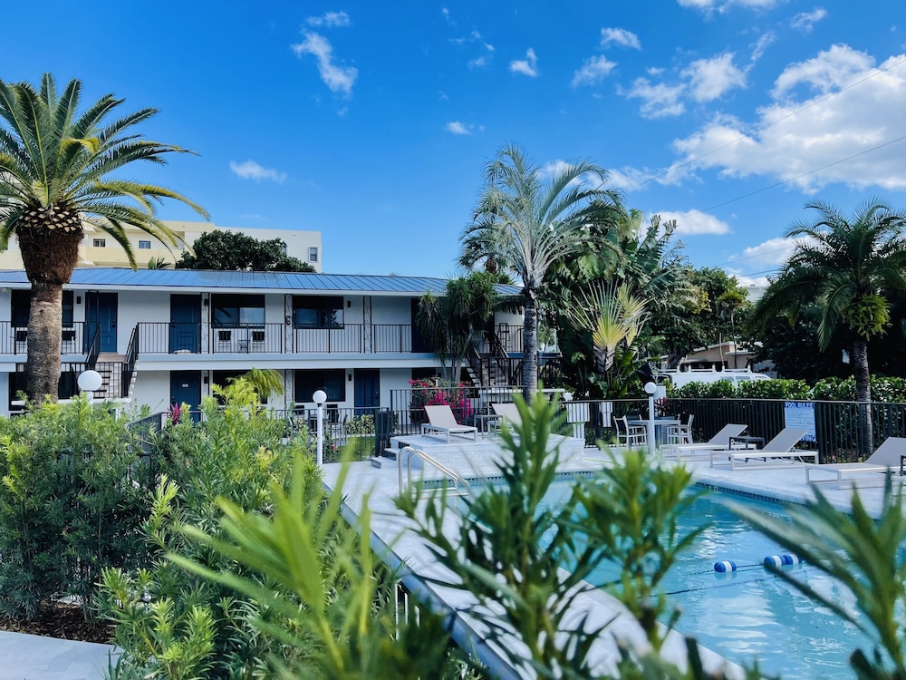 Tropic Isle Beach Resort 2/50