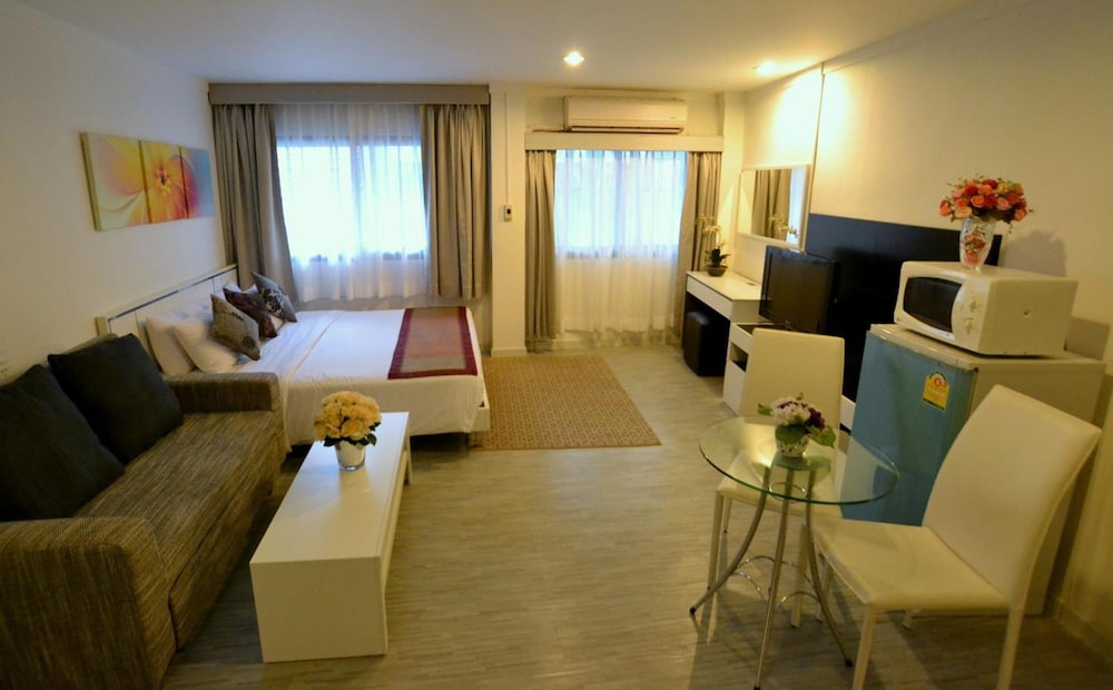 PRATUNAM CITY INN 43/54