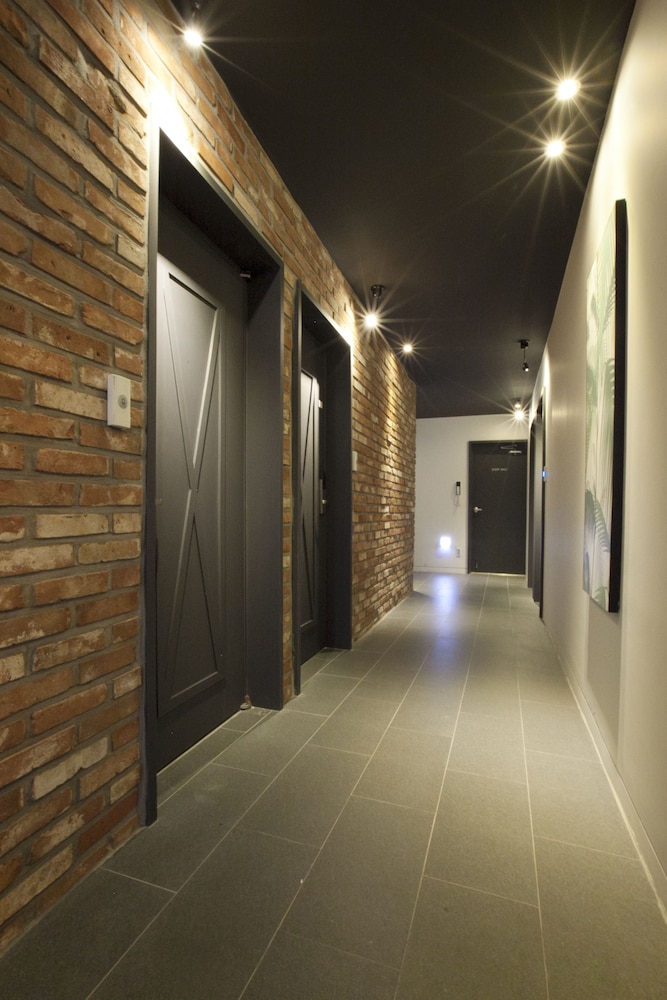 Brown Dot Hotel 24/39