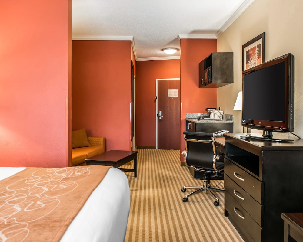 Comfort Suites Panama City Near Tyndall AFB 18/43
