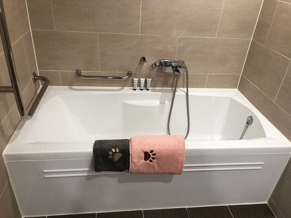 Royal Emporium Hotel 72/72