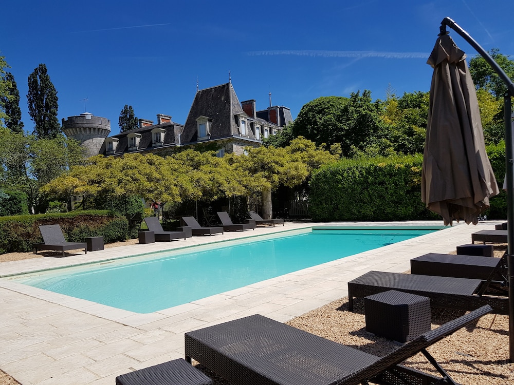 Chateau De Lalande 44/72