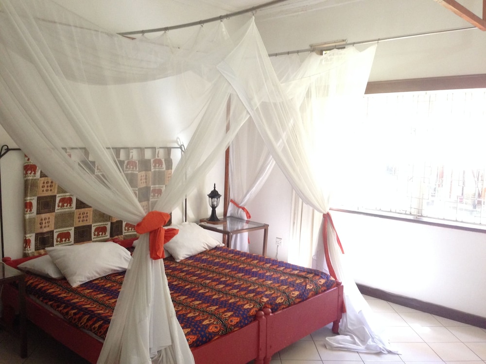 ROOM, SINGLE