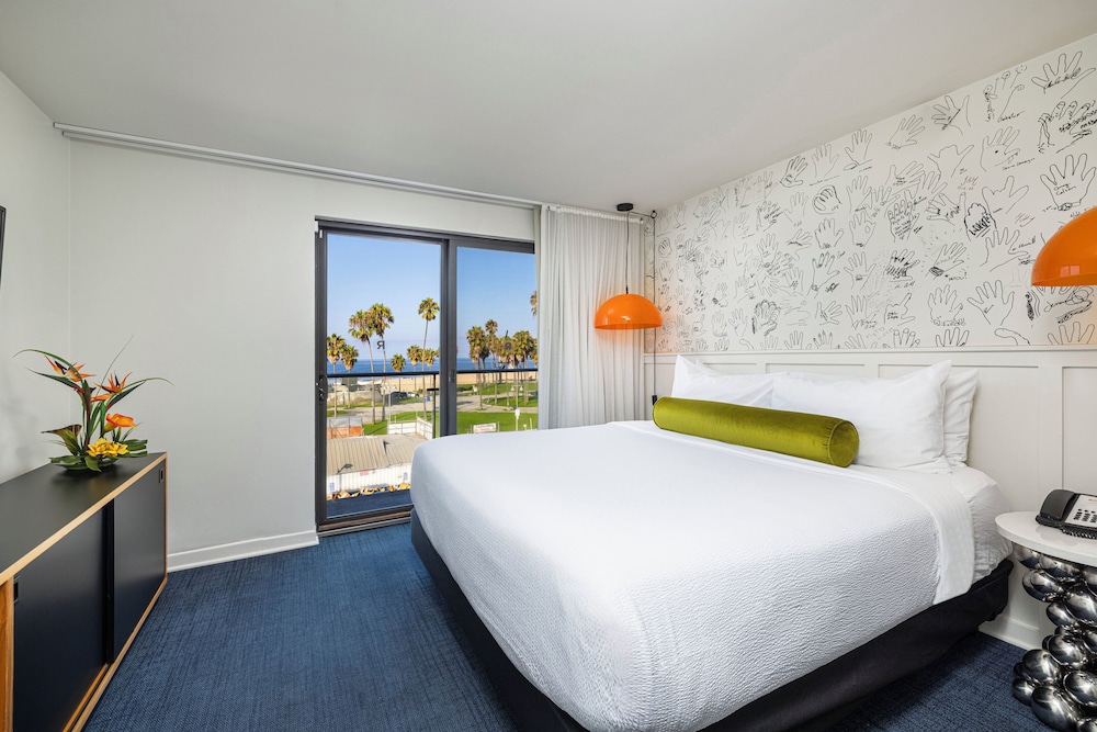 SUITE, KING BED, OCEAN VIEW, SOFA