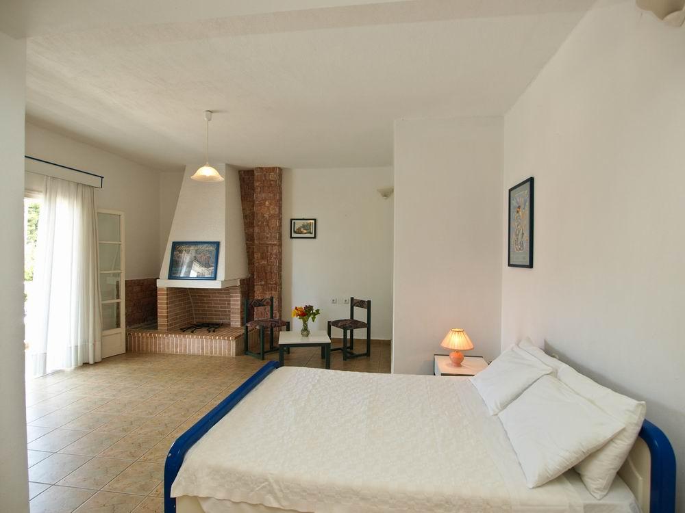 Muses Hotel 8/29