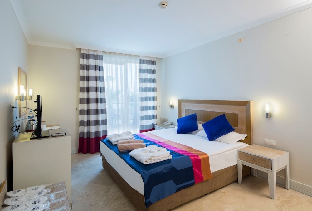 Room at Crystal Boutique Comfort Collection - Adult Only, SERIK