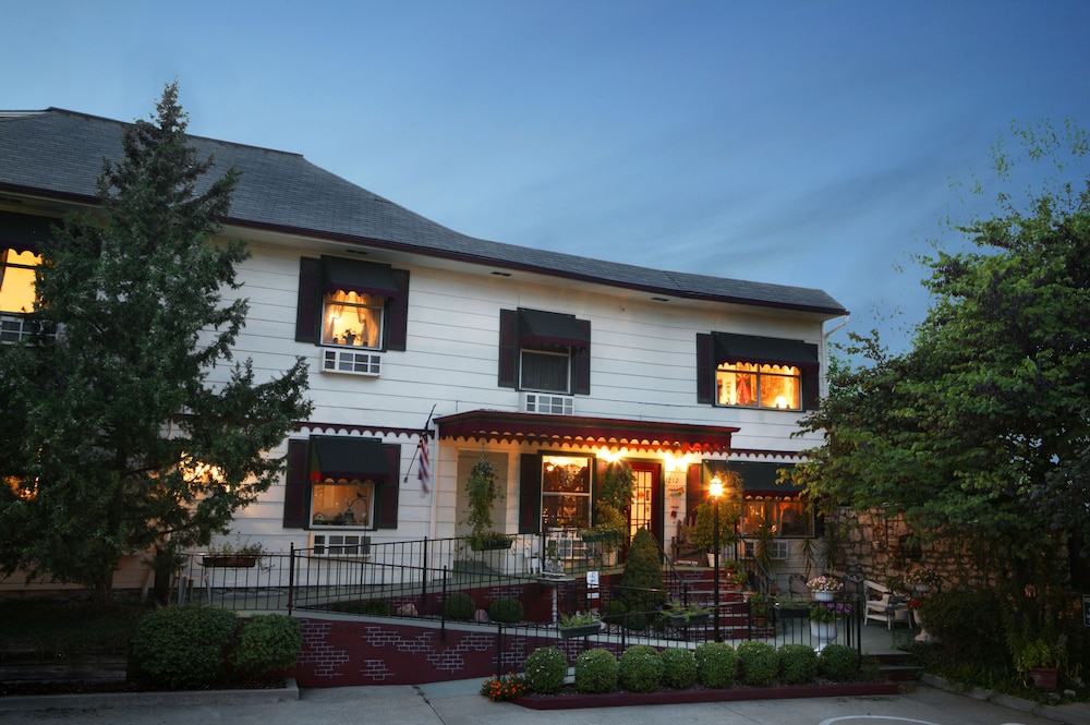 Woodstock Inn B&B 1/50