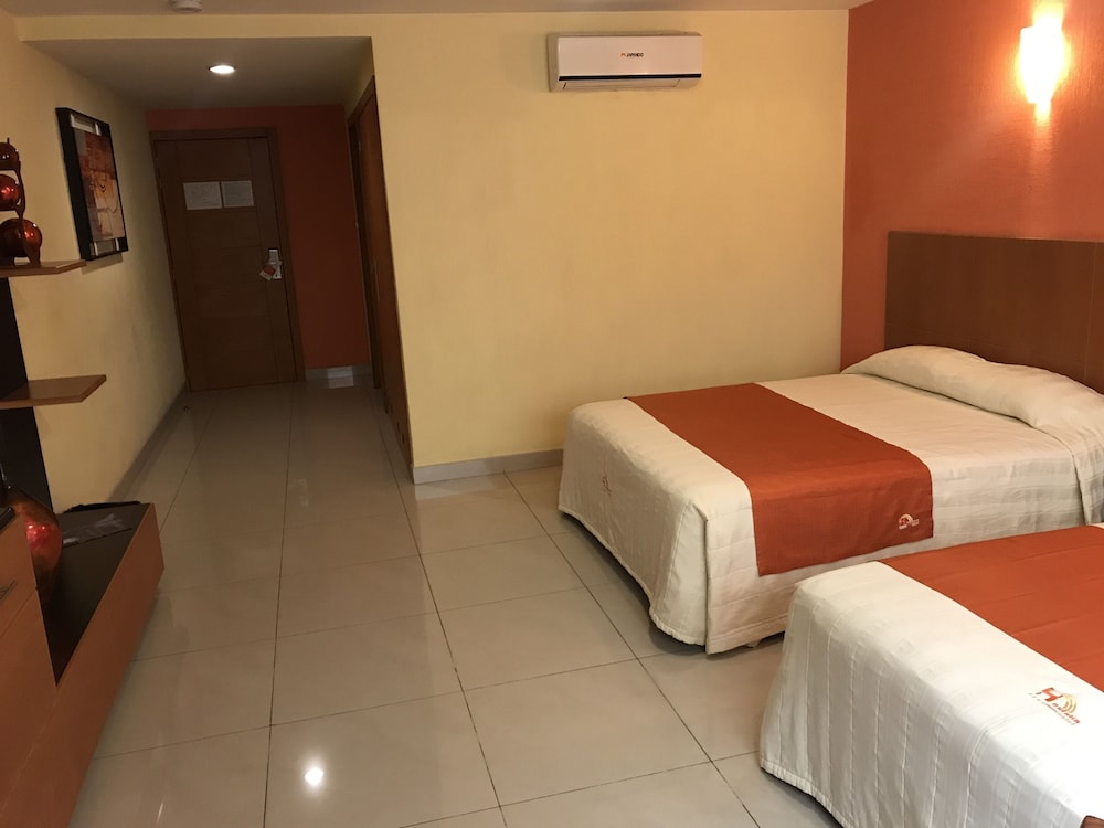 STANDARD, 2 QUEEN BEDS