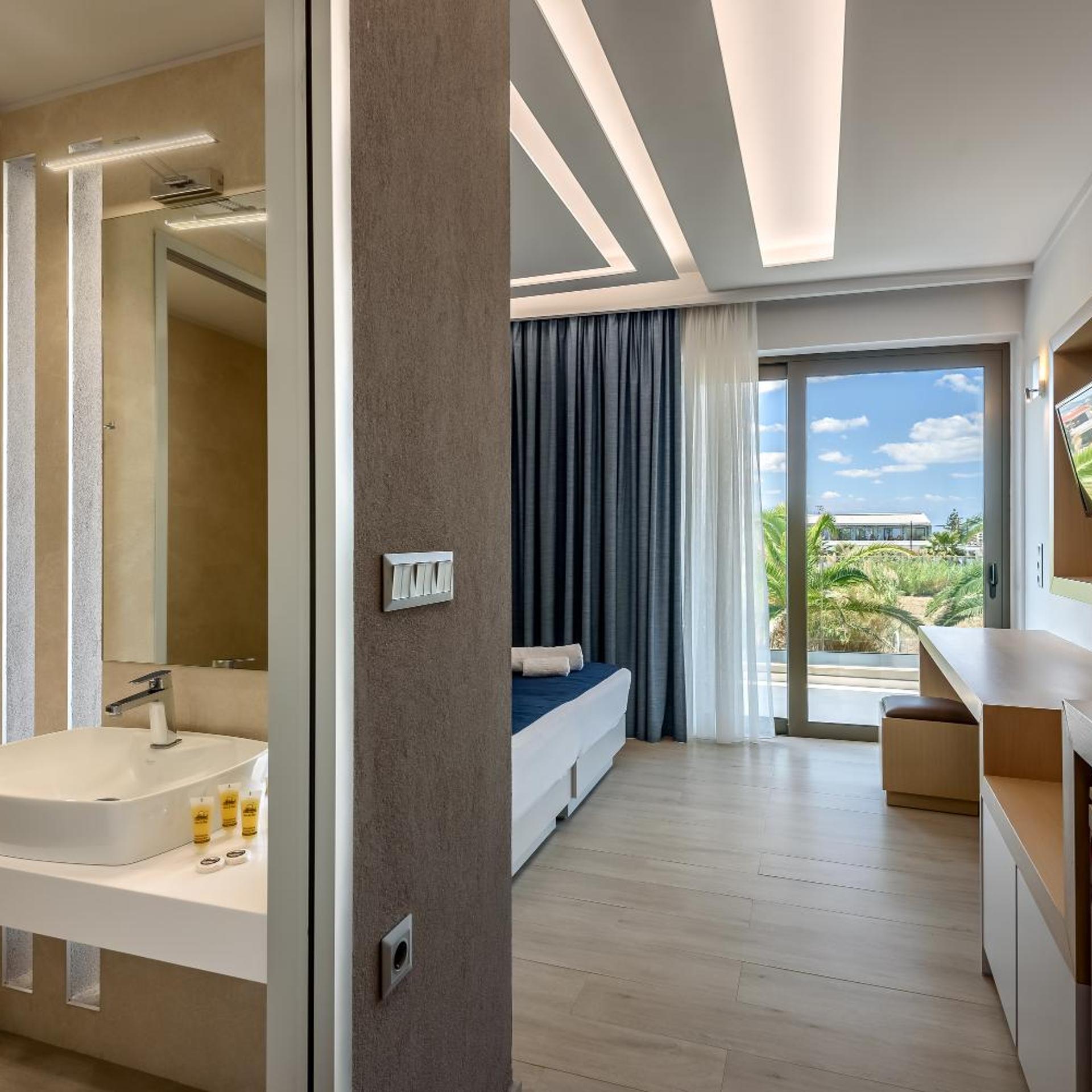 غرفة سوبيريور بسرير مزدوج، Marinos Beach 6/6