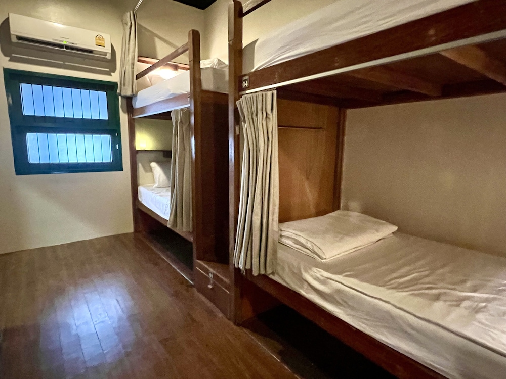 MIXED DORM, 6 BEDS