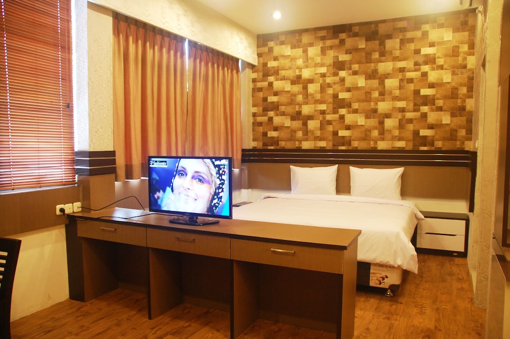 Gandhi Inn 7/45