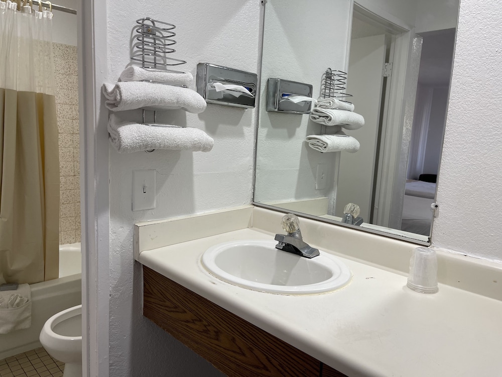 Palms Inn & Suites 44/50