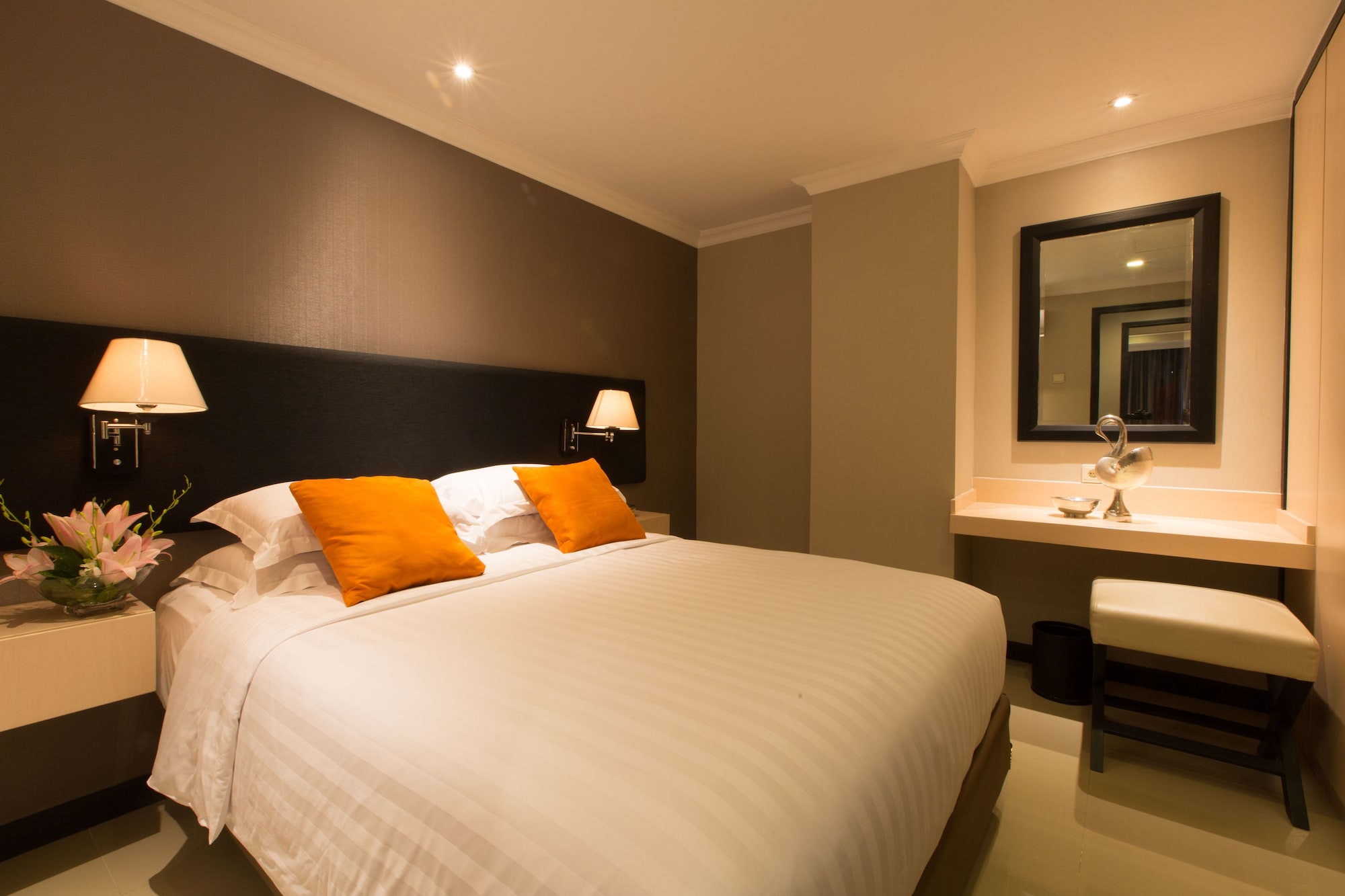 3 BEDROOMS, DELUXE
