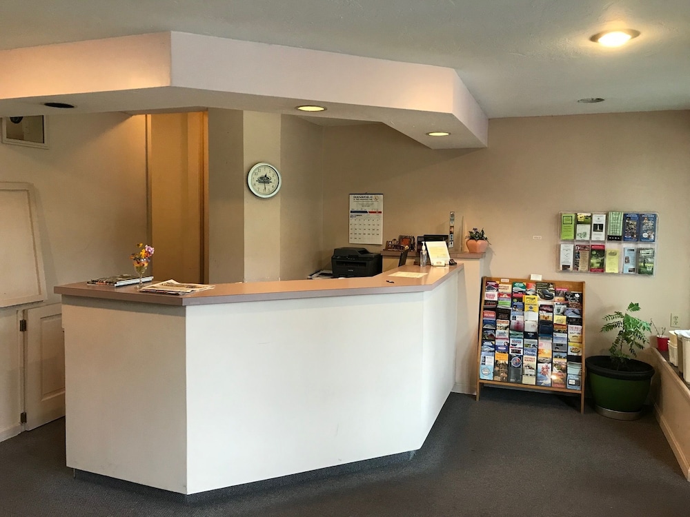 Economy Lodge 682 Main St Sturbridge 4/39
