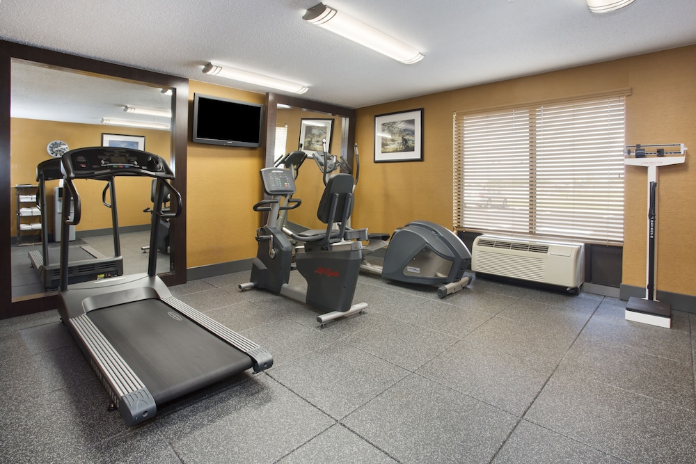 Holiday Inn Express Berea 24/44
