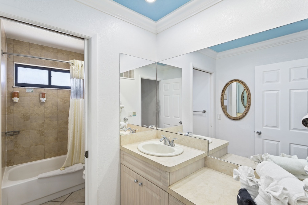 Bayview Plaza Waterfront Resort 69/70