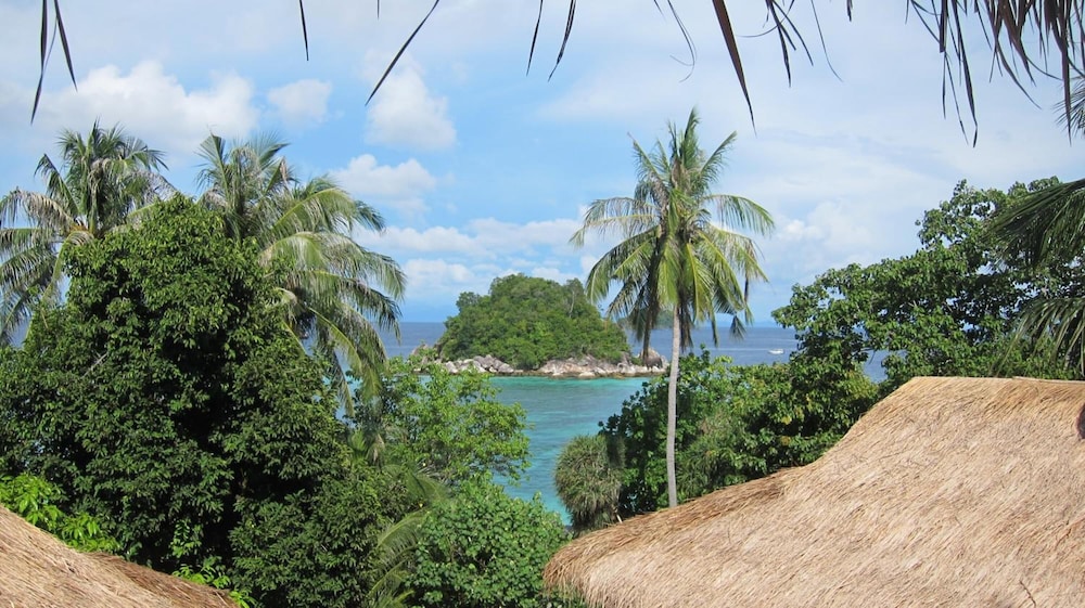 Ten Moons Lipe Resort 36/50