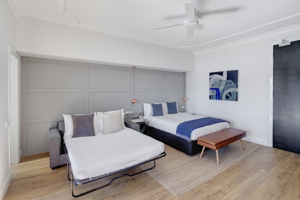 SUPERIOR, STUDIO, QUEEN BED, SOFA