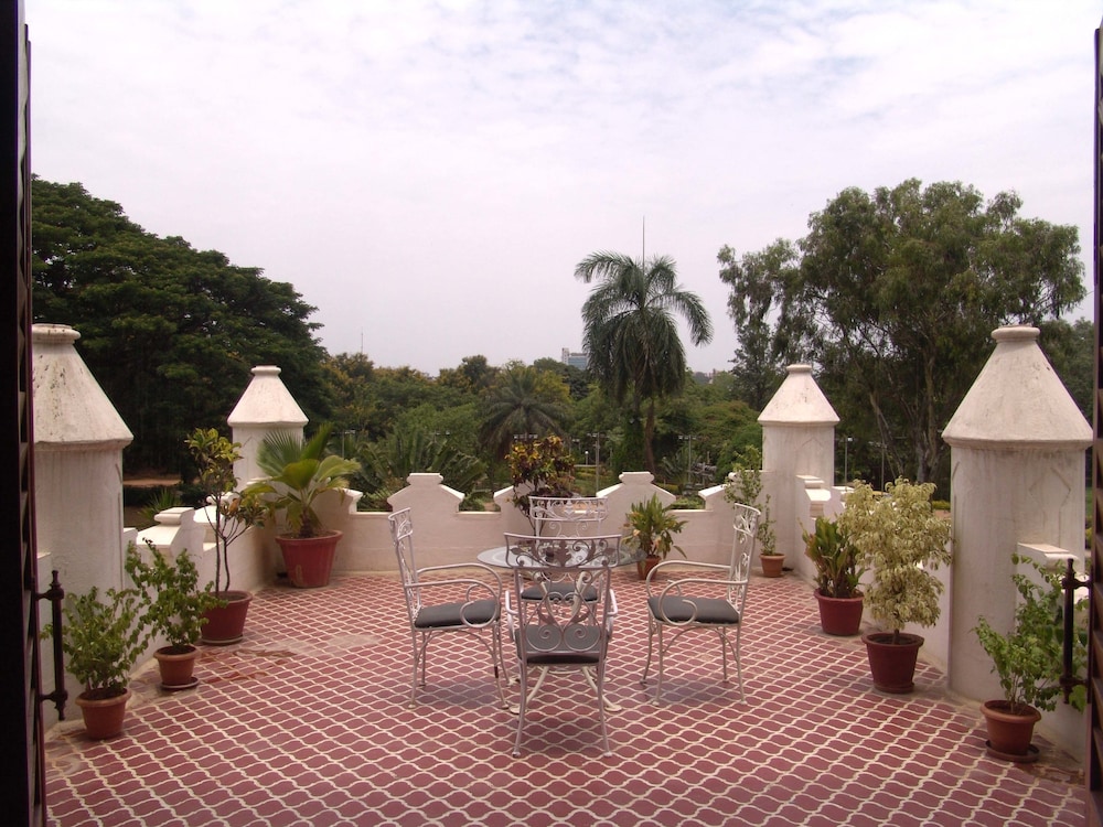 Jayamahal Palace Hotel 62/68