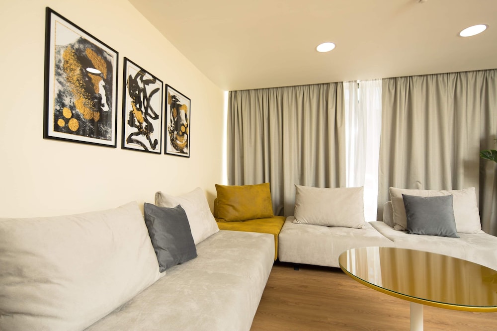 Suites Syngrou-Fix 13/22