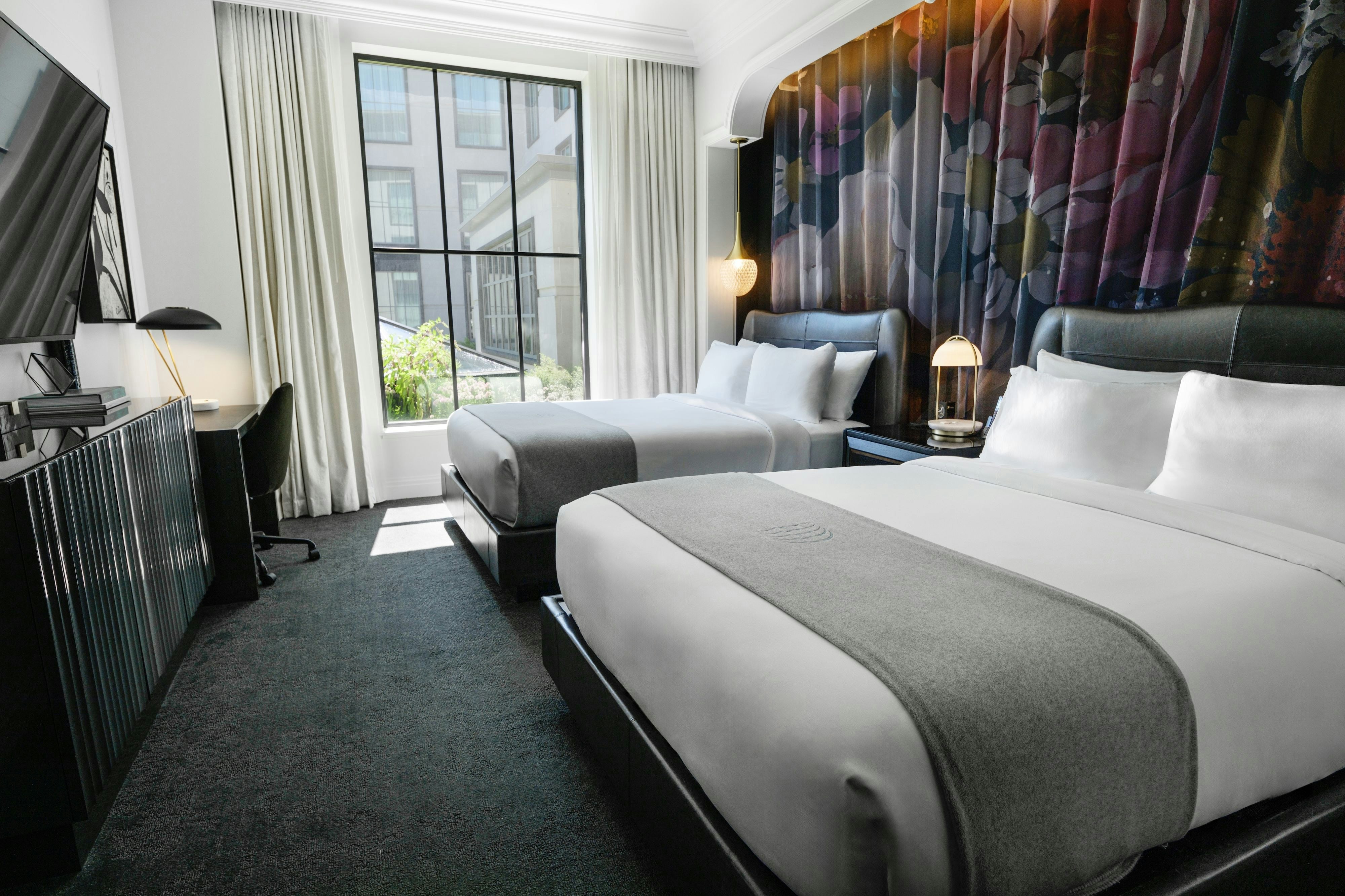 Atrium, 2 Queen Beds