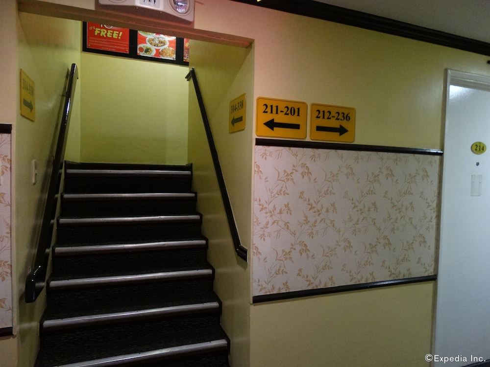 Hotel Sogo Quirino Motor Drive Inn 16/56