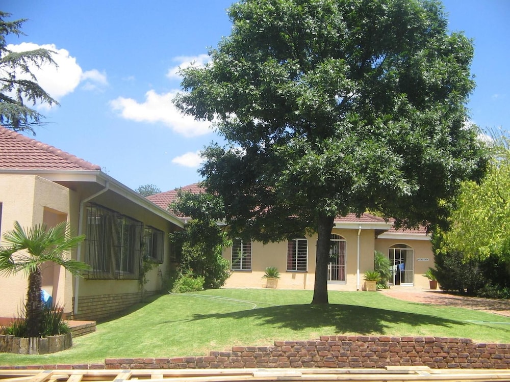 Airport Lodge Guest House 37/43