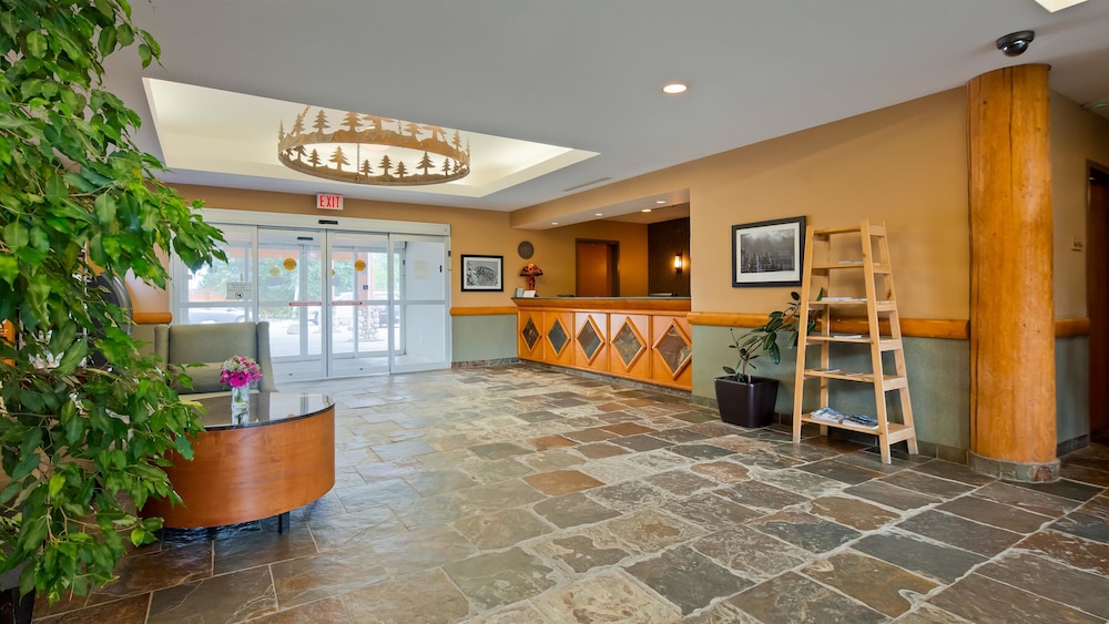 Best Western Plus Valemount Inn & Suites 10/65