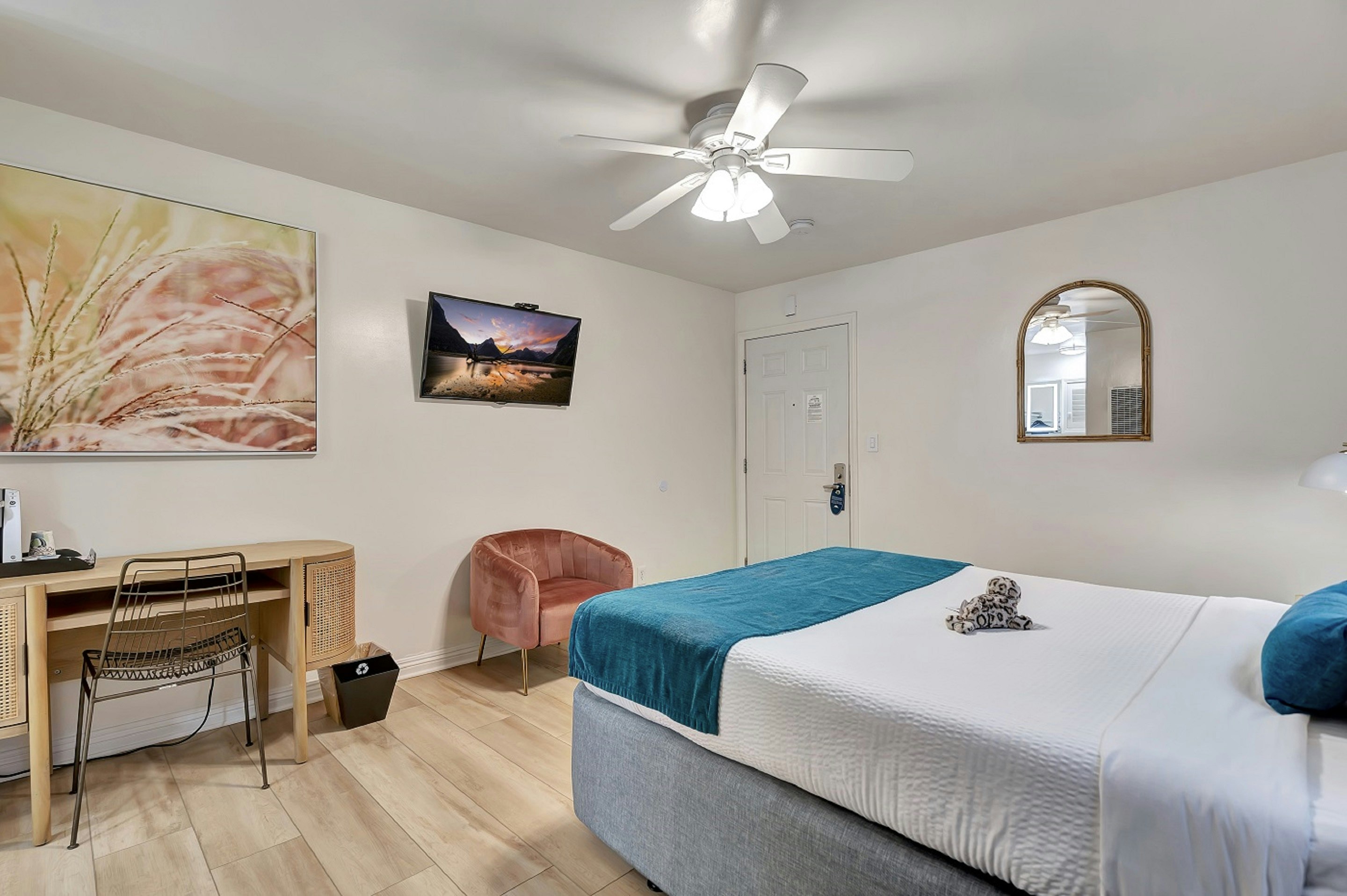 Santa Monica Hotel 23/61
