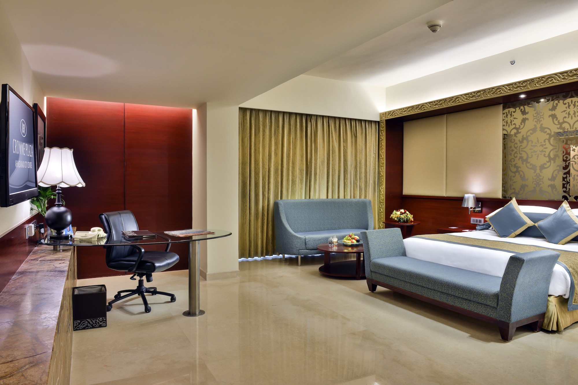 Club, Suite, King Bed, Club Floor