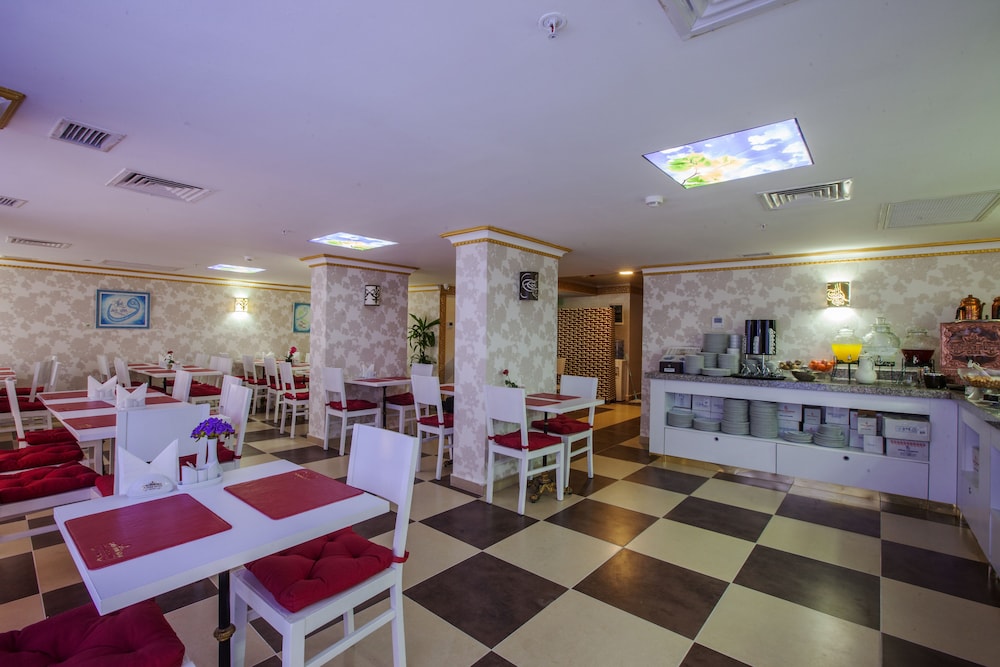 Empire Suite Hotel 24/32