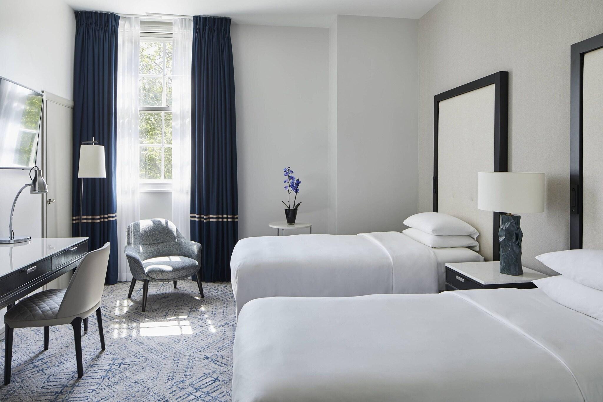 DELUXE, TWIN BEDS