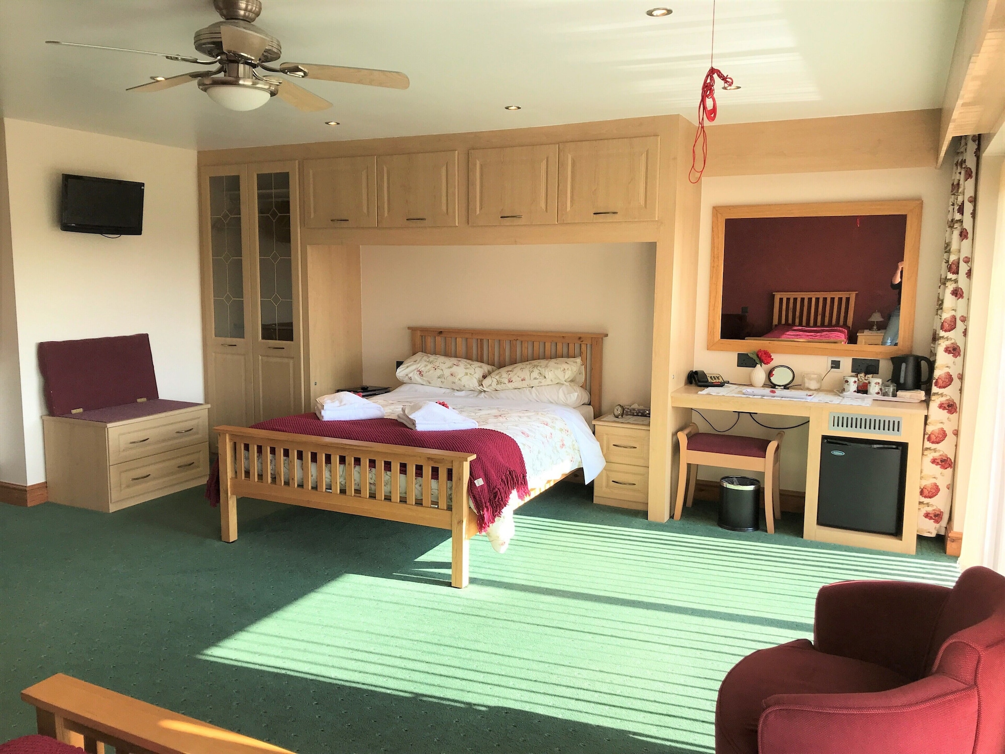 Superior, Quadruple, 1 Queen and 1 Single Bed, Riverside, Accessible