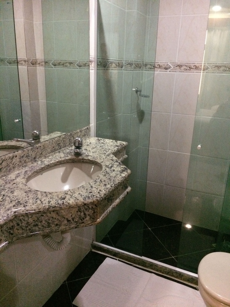 Vogue Hotel 20/60