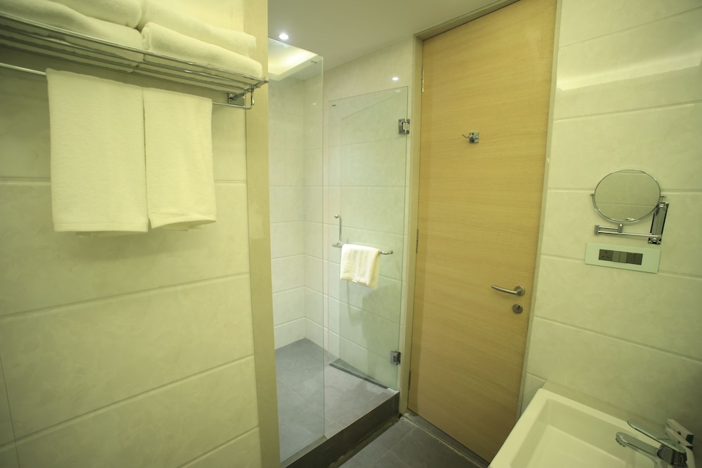 The Byke Delotel, Borivali 38/39