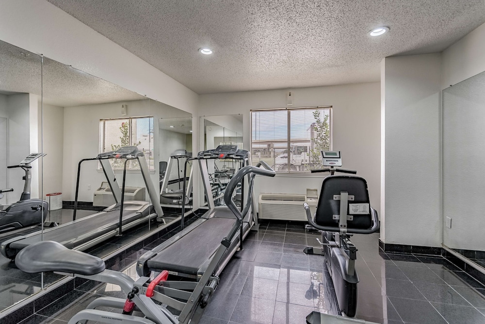 Suburban Studios Dallas Northwest Walnut Hill 20/49