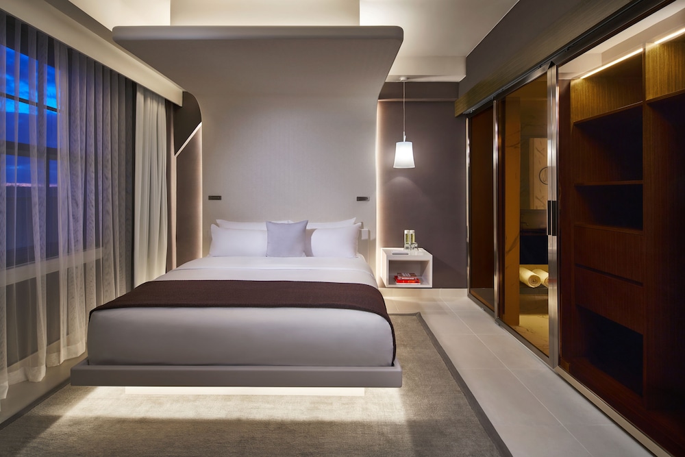 Spa, Superior, Suite, King Bed, City View