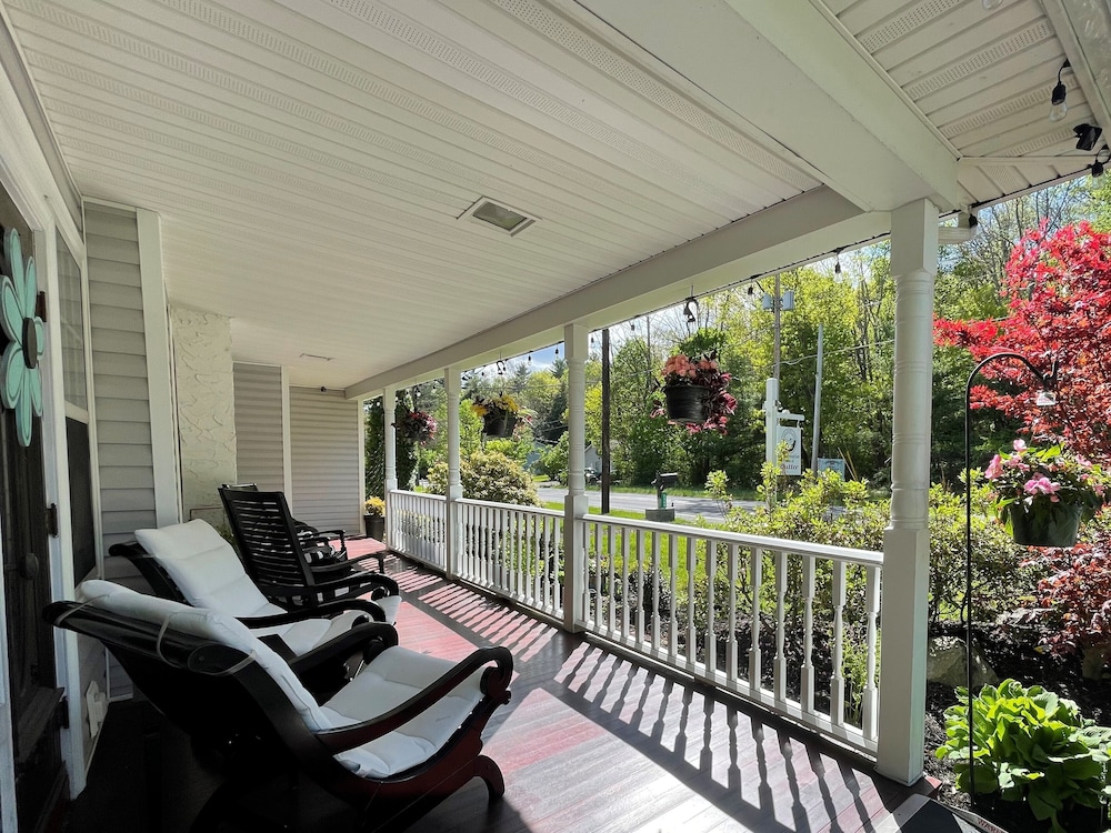 The Frogtown Inn 24/30